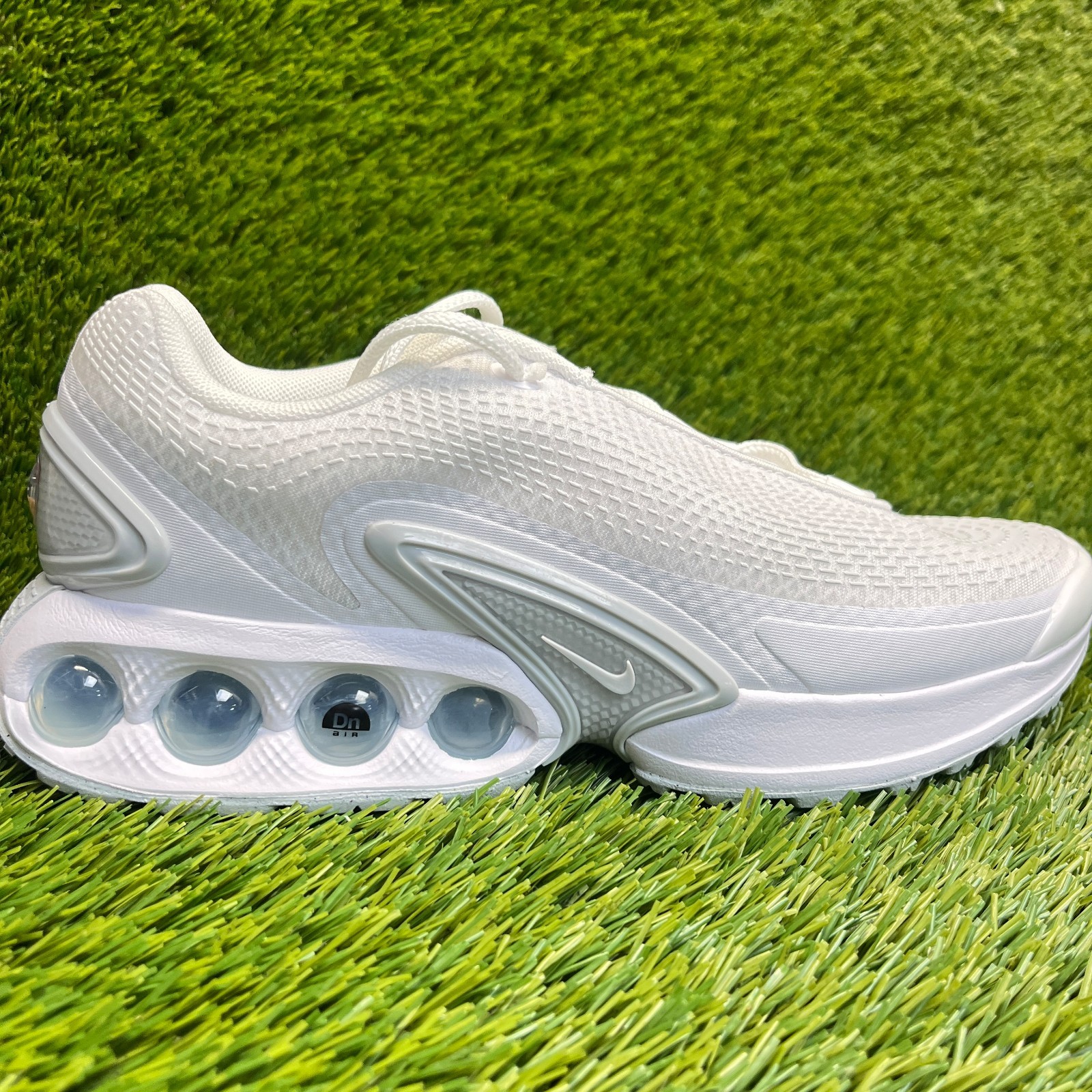 Nike Air Max DN Womens Size 8 White Athletic Running Walking Shoes Sneakers
