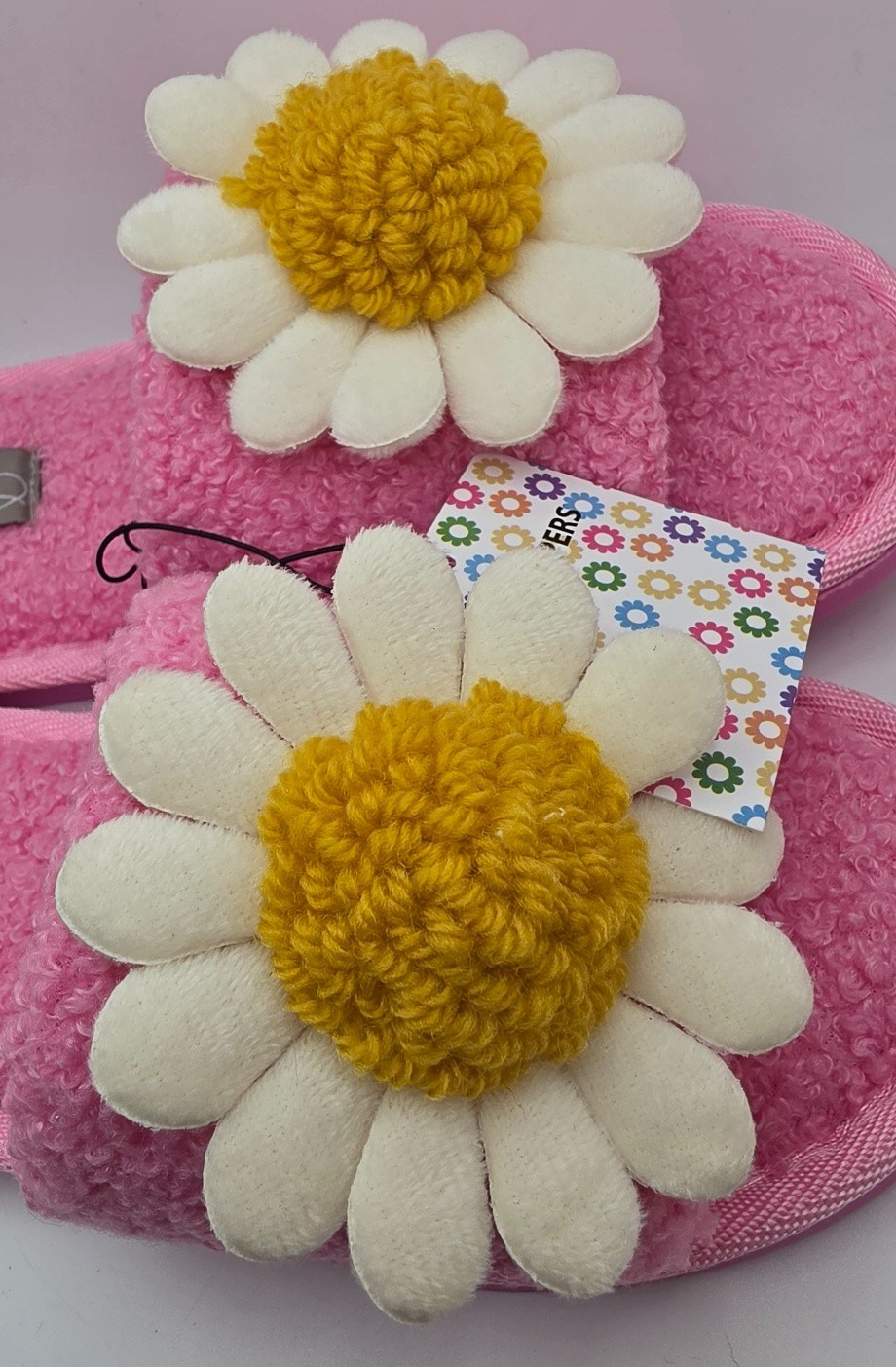 Women’s Pink Size 7/8 Fuzzy Slippers With Daisy-NWT