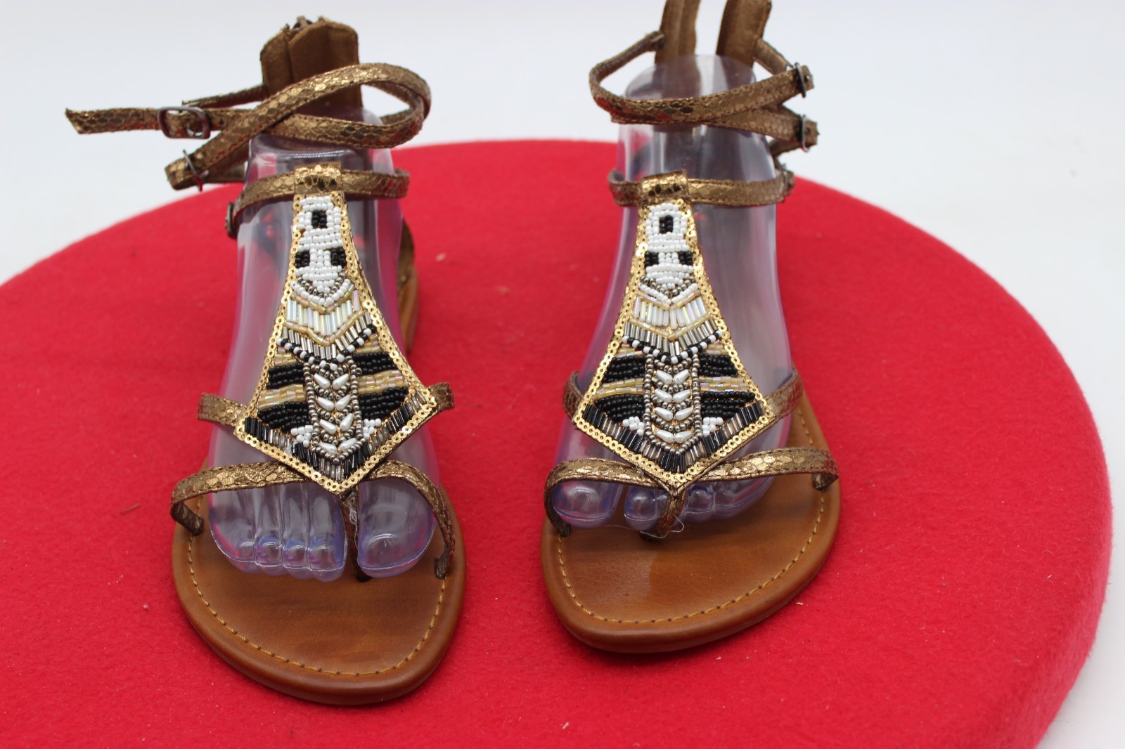 UNIONBAY, WOMEN’S MULTICOLOR MANMADE BEADED THONG SANDALS W/BUCKLE, SIZE 8.5M