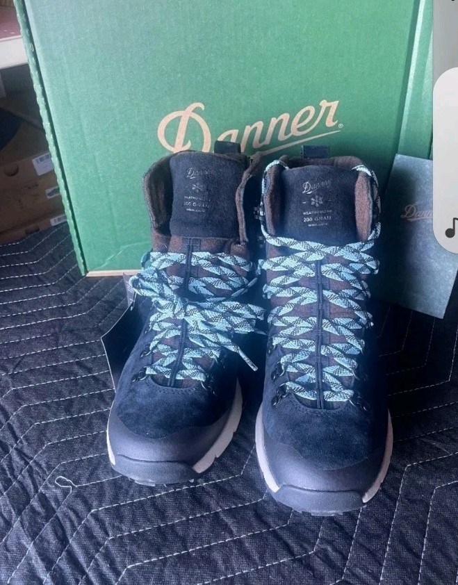 Danner Womens Arctic 600 Sidezip 7″ 200G Boots Black/Spark Blue Size 8