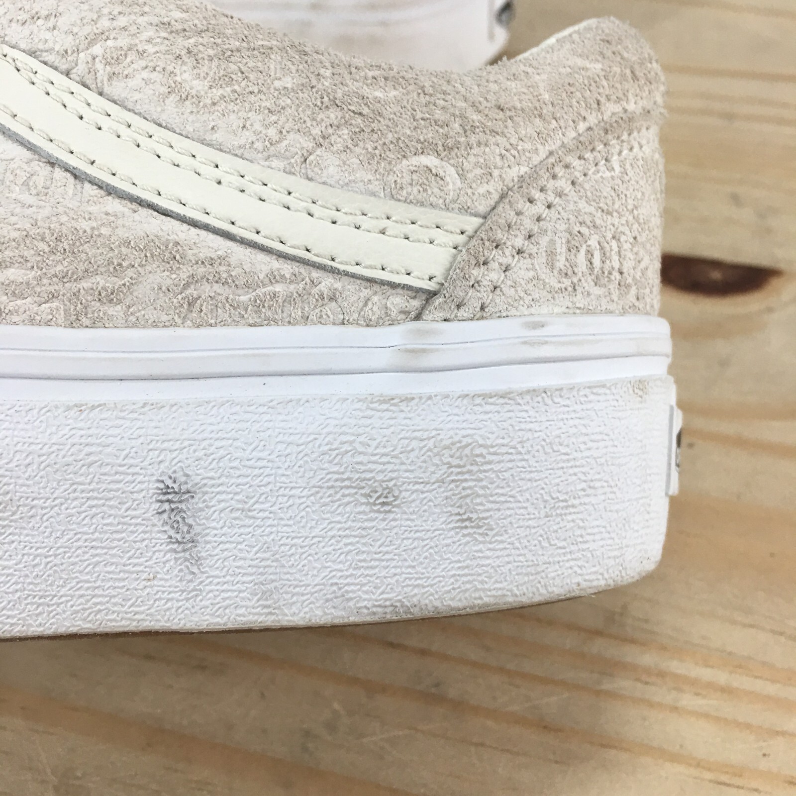 Vans Shoes Womens 10 Mens 8.5 Deboss Old Skool Sneakers Beige Lace Up Low 721356