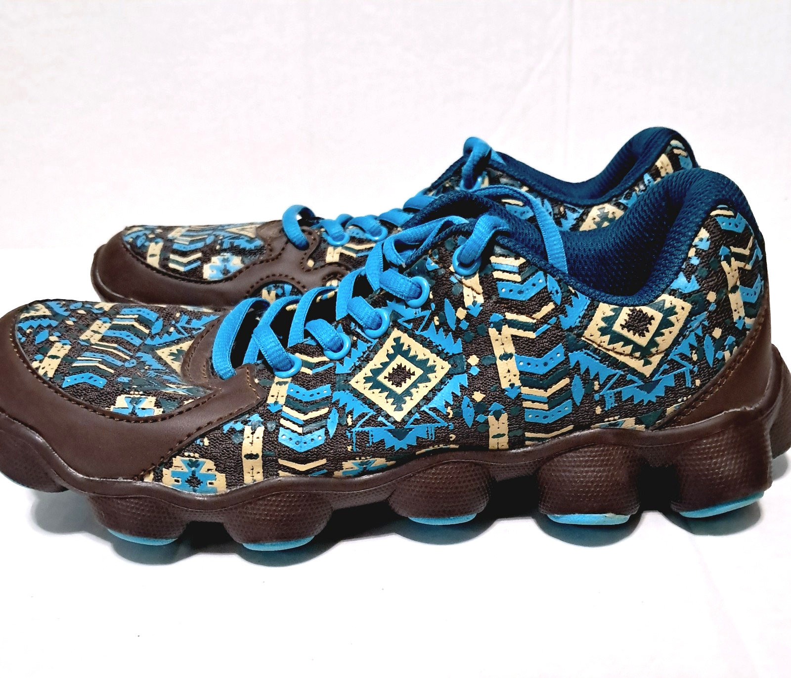 Sneakers Shoes Women’s Size 9 Crazy Train Aztec Western Print Lace Up Casual