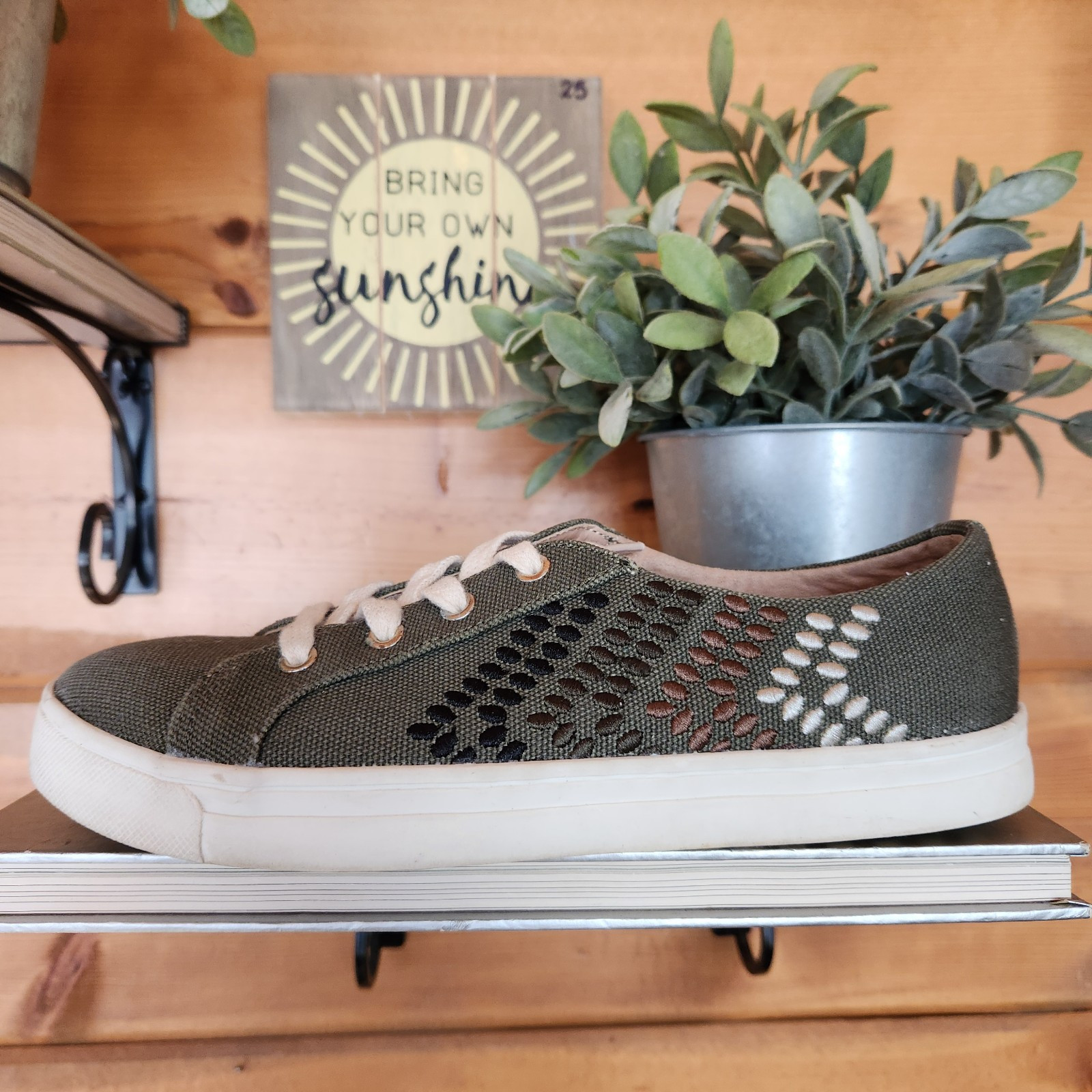 Jack Rogers Luna Sneaker Canvas Chevron Embroidered Lace-Up Olive Green Sz 6.5M