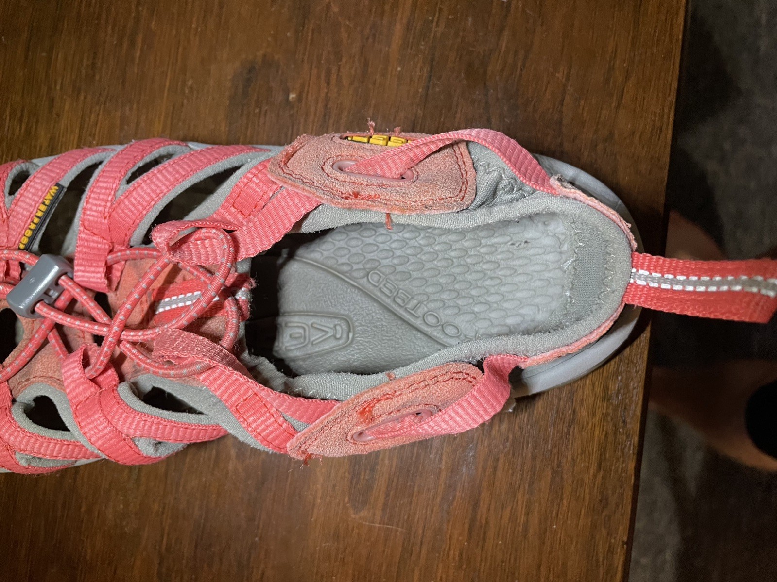 Keen Sandals Whisper Waterproof Coral Pink Gray Hiking Outdoor Shoes Women’s 9.5