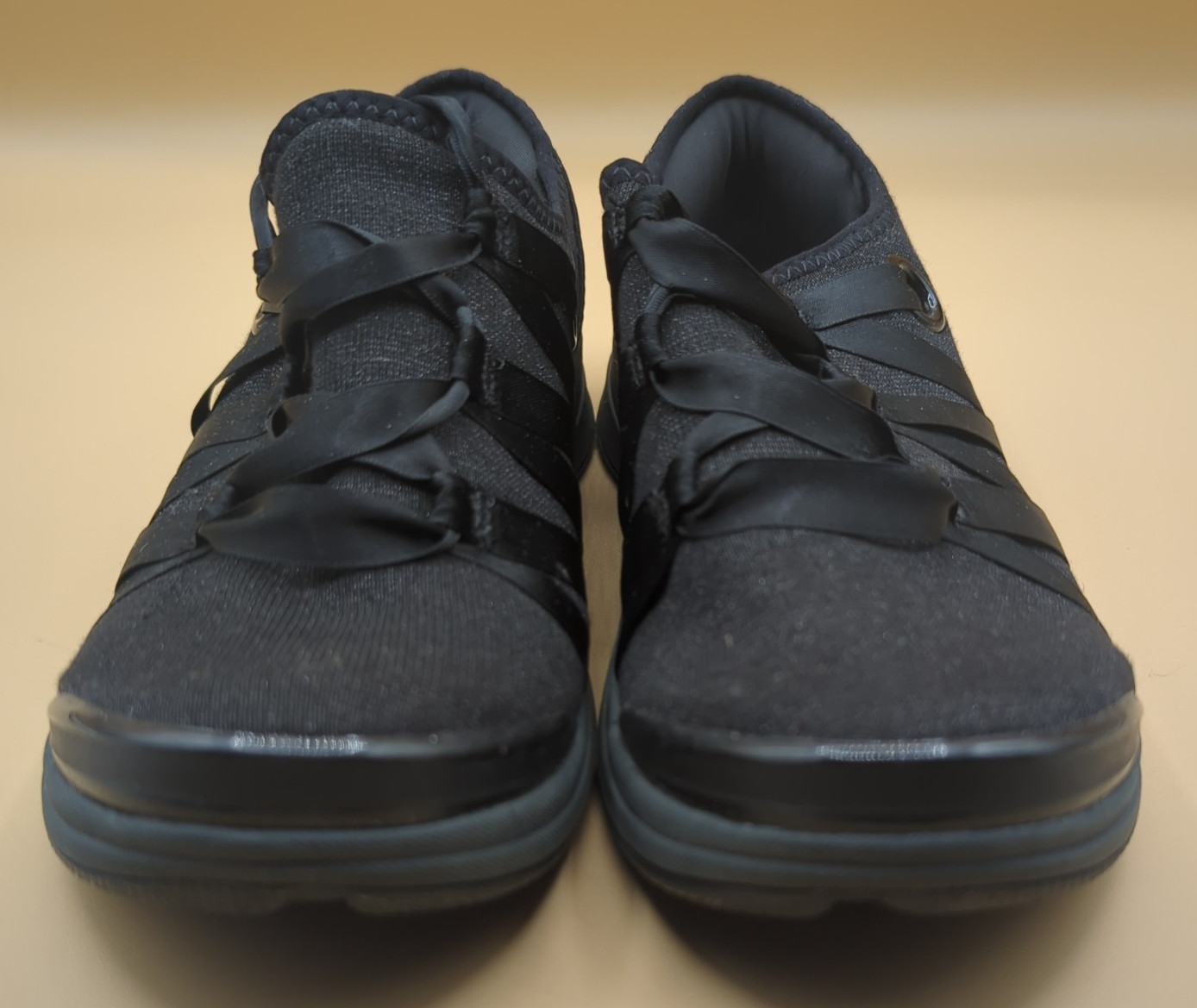 BZees Inspire Ribbon Lace Washable Sneaker Women’s Sz 7 Black Shimmer Slip On