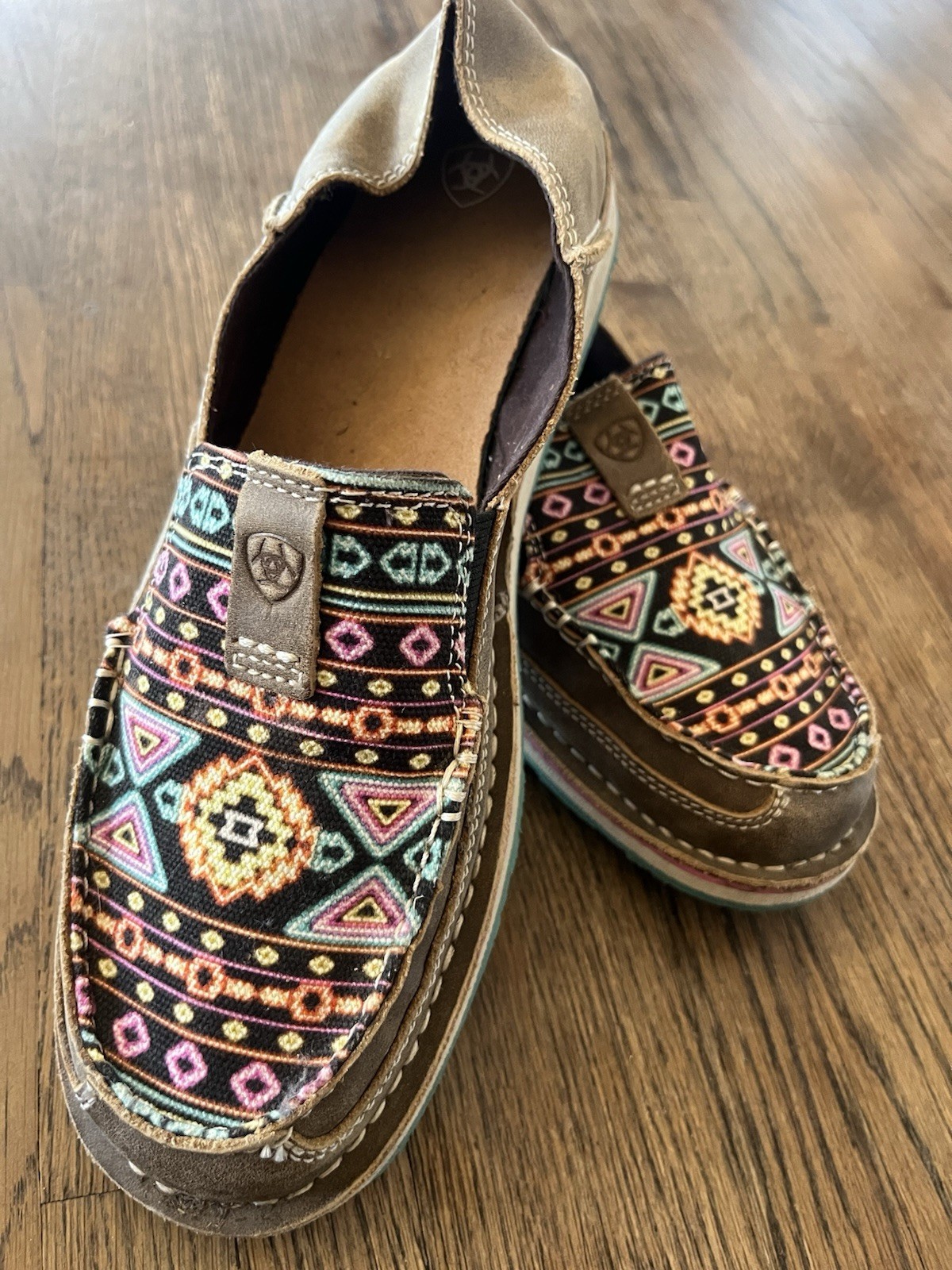 Ariat Women’s Cruiser shoes, Size 11B
