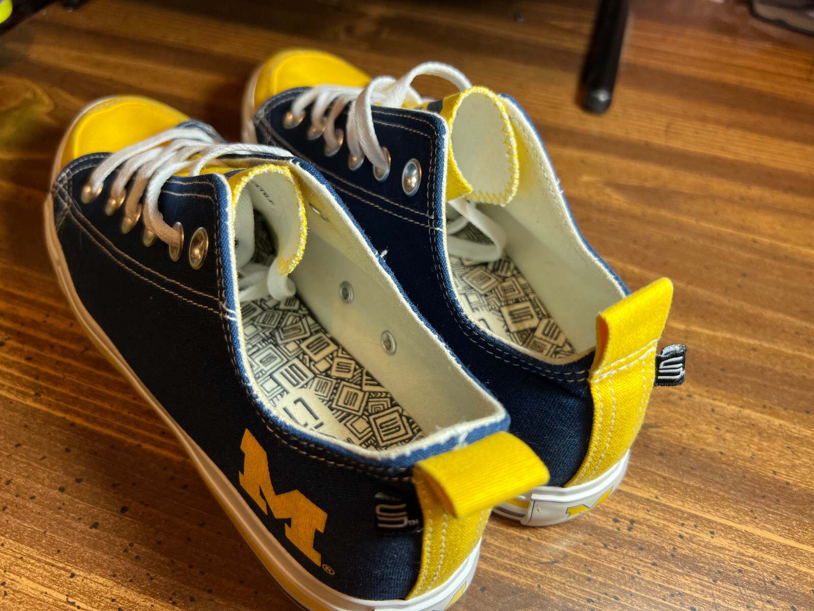 SKICKS University of Michigan Low Canvas Skate Sneakers Maize & Blue Women Sz 8M