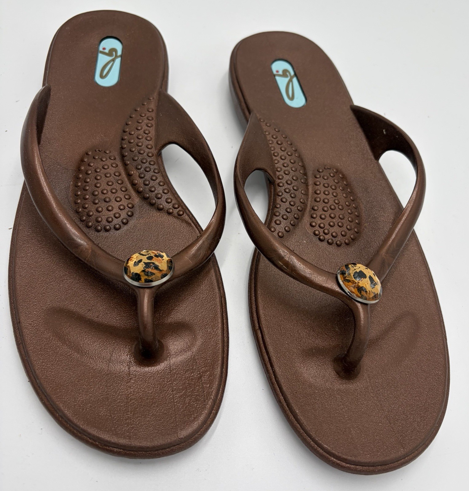 OKA b. Womens M 7/8 Flip Flop Thong Sandal Leopard Accent Beach Ocean Summer