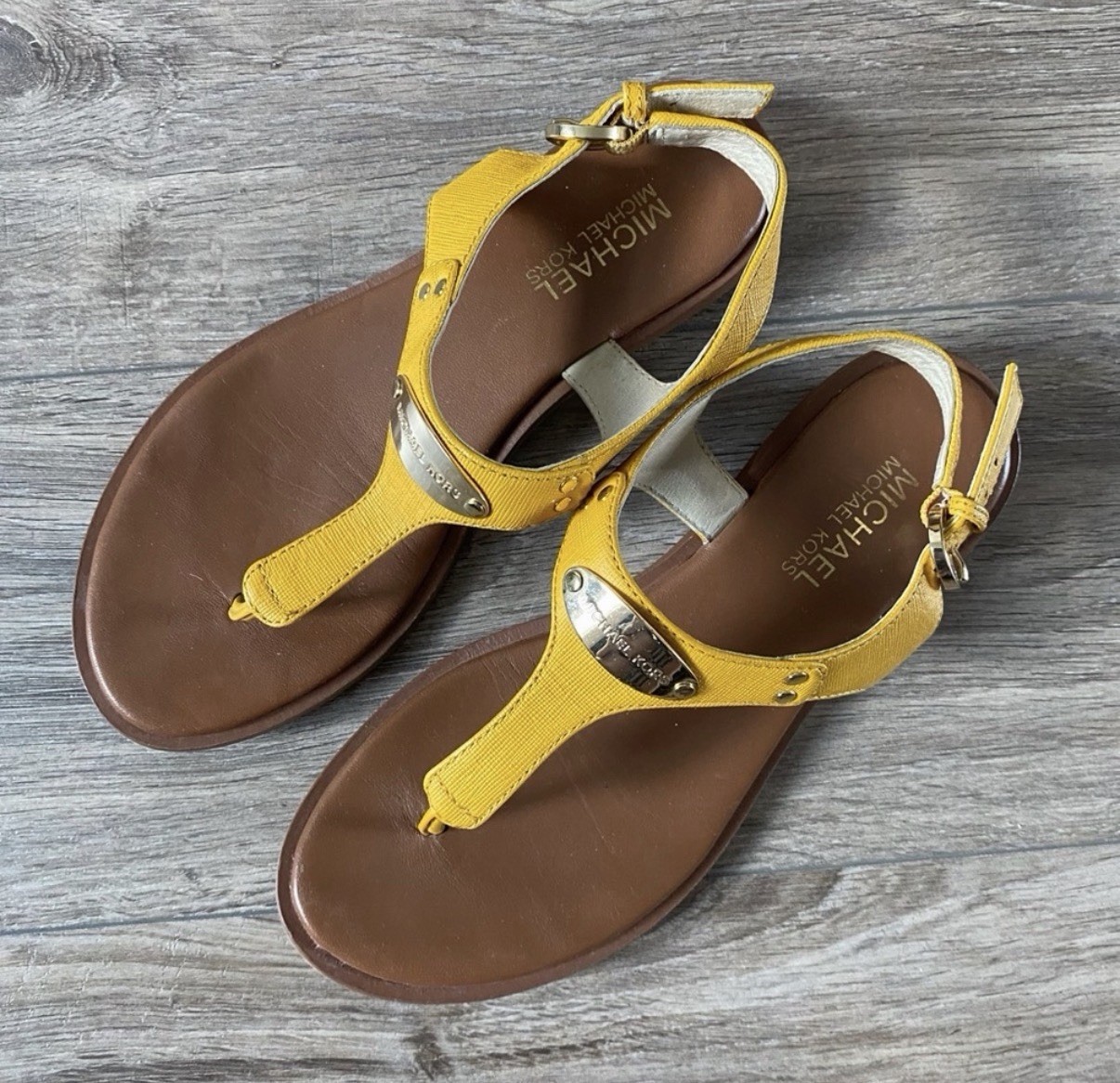 Michael Kors T-Strap Sandals Flats 6M Yellow Preppy Logo Plate Saffiano Leather