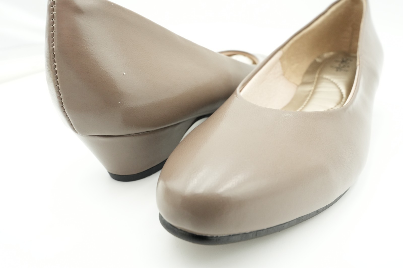 Soft Style Angel II Pumps Putty Smooth Women’s 8.5 narrow NIB