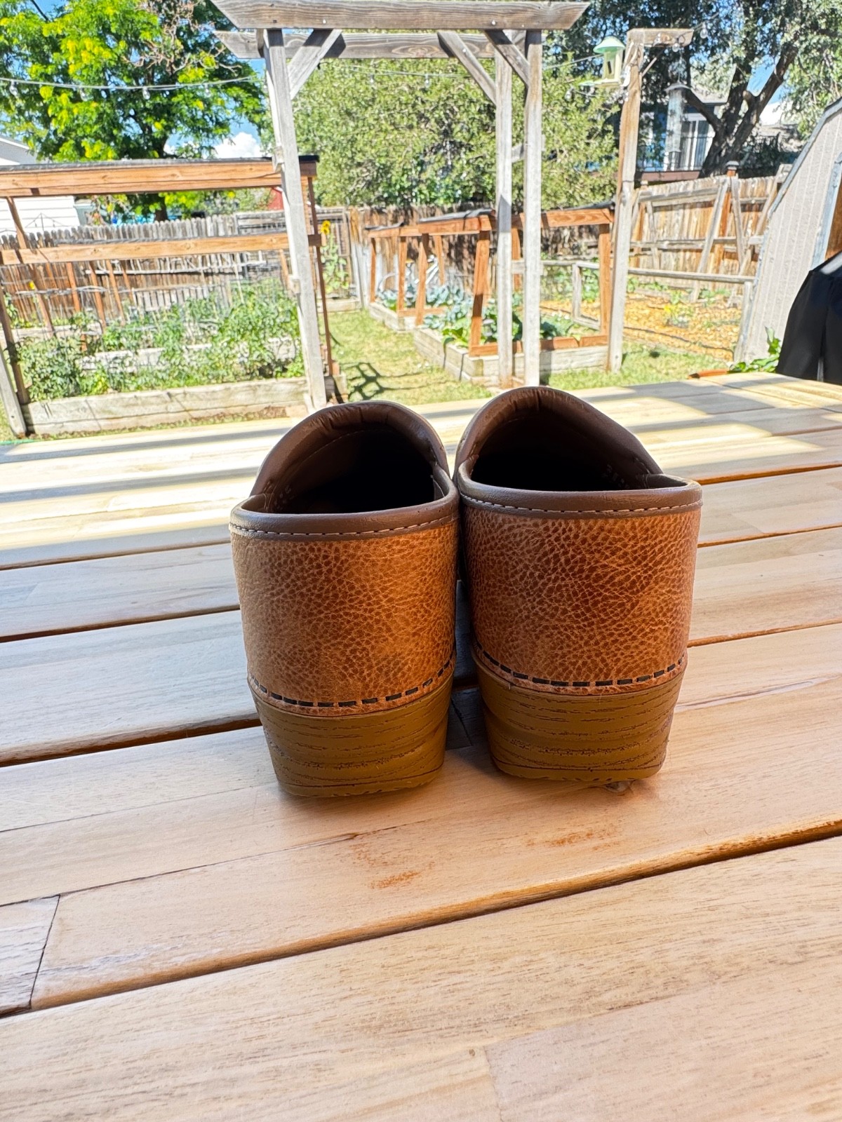 DANSKO PROFESSIONAL HONEY DISTRESSED CLOGS 306-581464 WOMEN EU 39 US 8.5-9