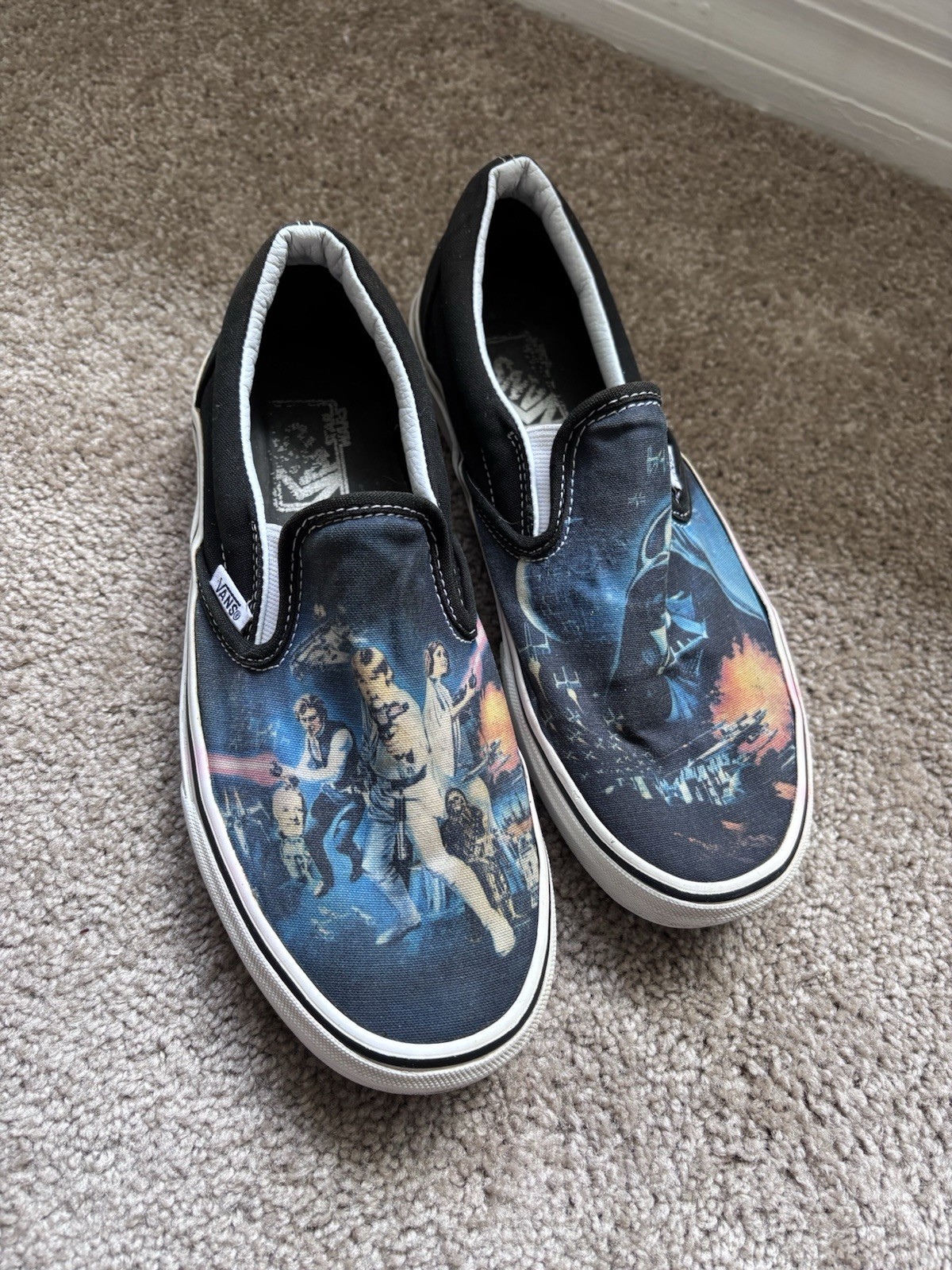 Women’s Size 8 Star Wars Slip On VANS Shoes Has Red Stains On Sides (SHOWN)
