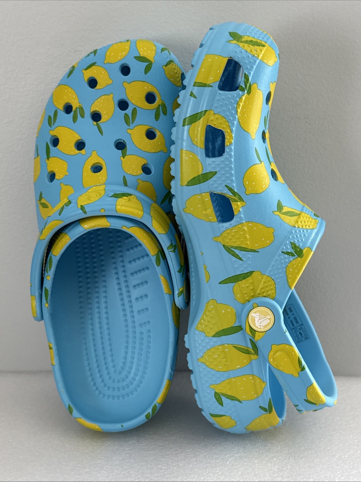 Crocs Classic Fresh Fruits Clog Lemons Womens 9 Blue / Yellow / Tinted Glass