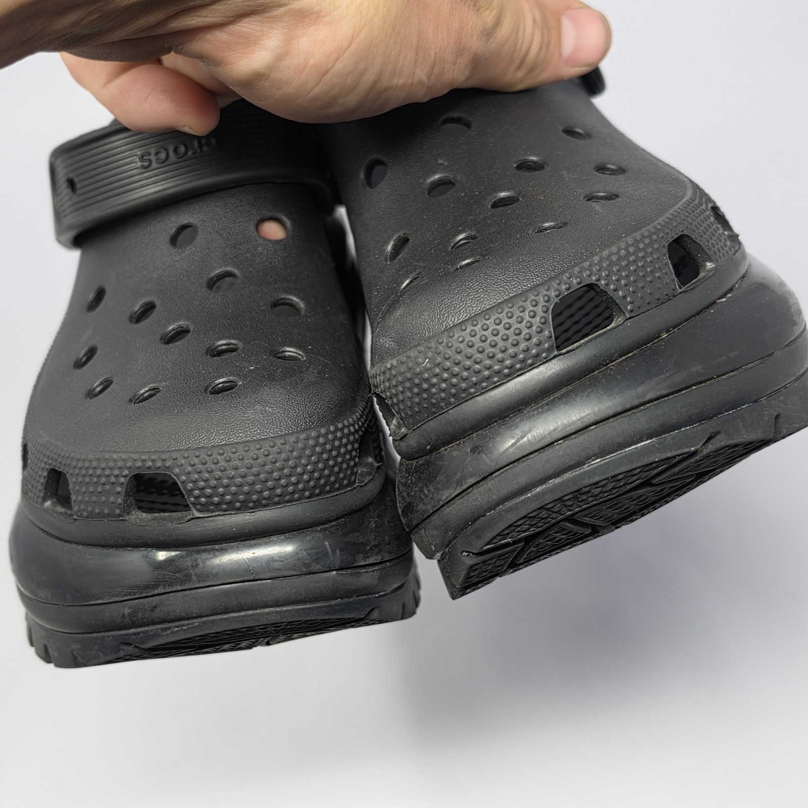 Crocs Mega Crush Clogs Womens 7 Black Classic Slip On Chunky Platform Sandals