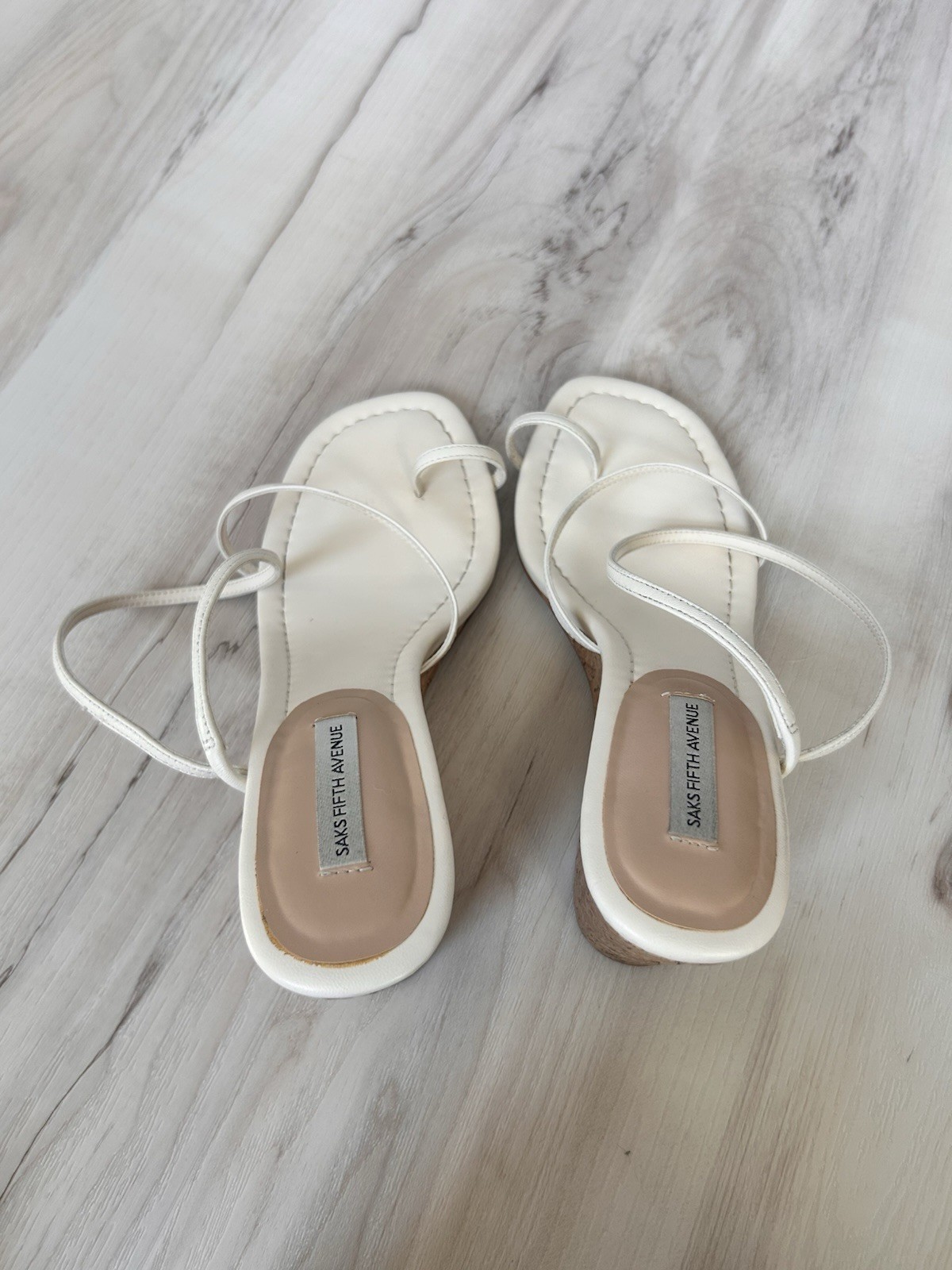 Saks Fifth Ave 38 Ivory Neutral Cream Leather Cork Wedge Toe Ring Sandles 8M