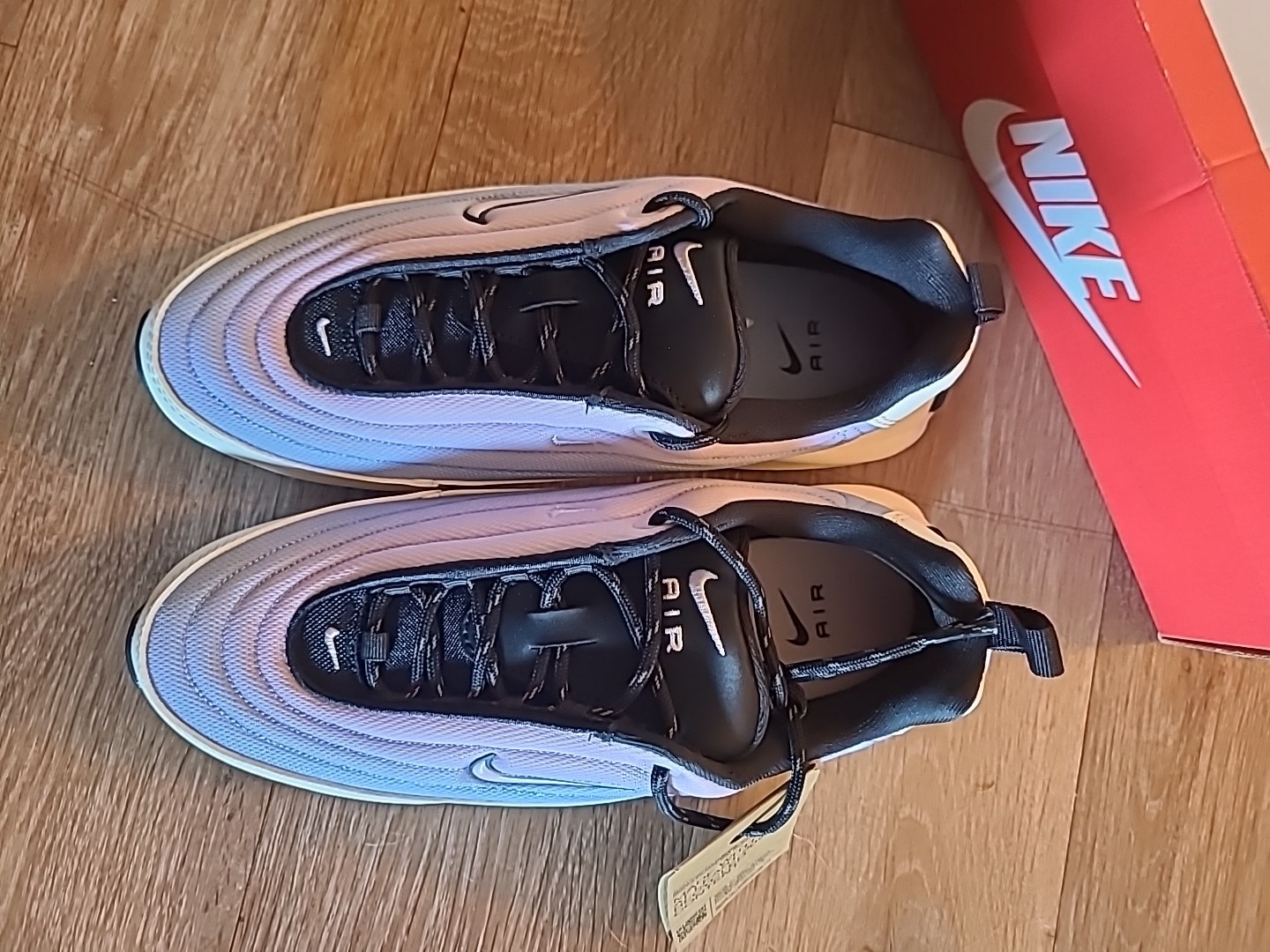 W Nike Air Max Portal sneakers in white and pink Size 7.5 US Women