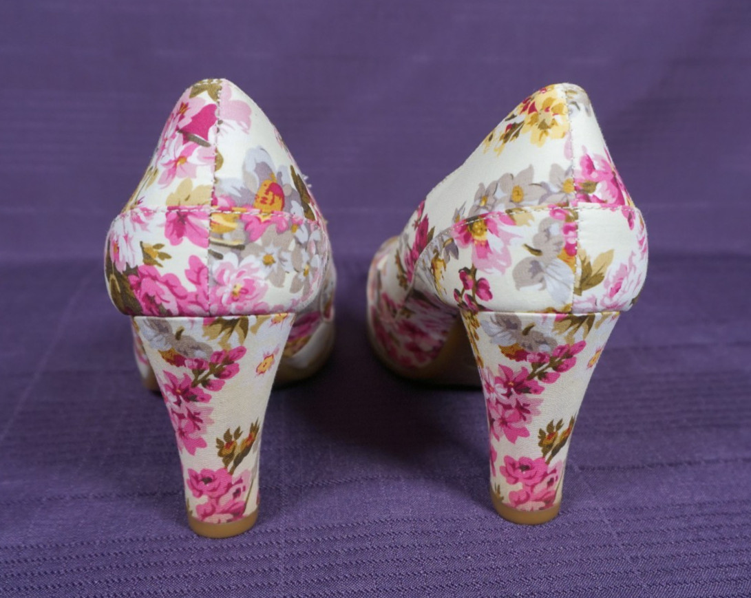Aerosoles A2 Comfort Shoes Womens 8M Floral 3″ Heel – Worn Once/Water Stain Toe