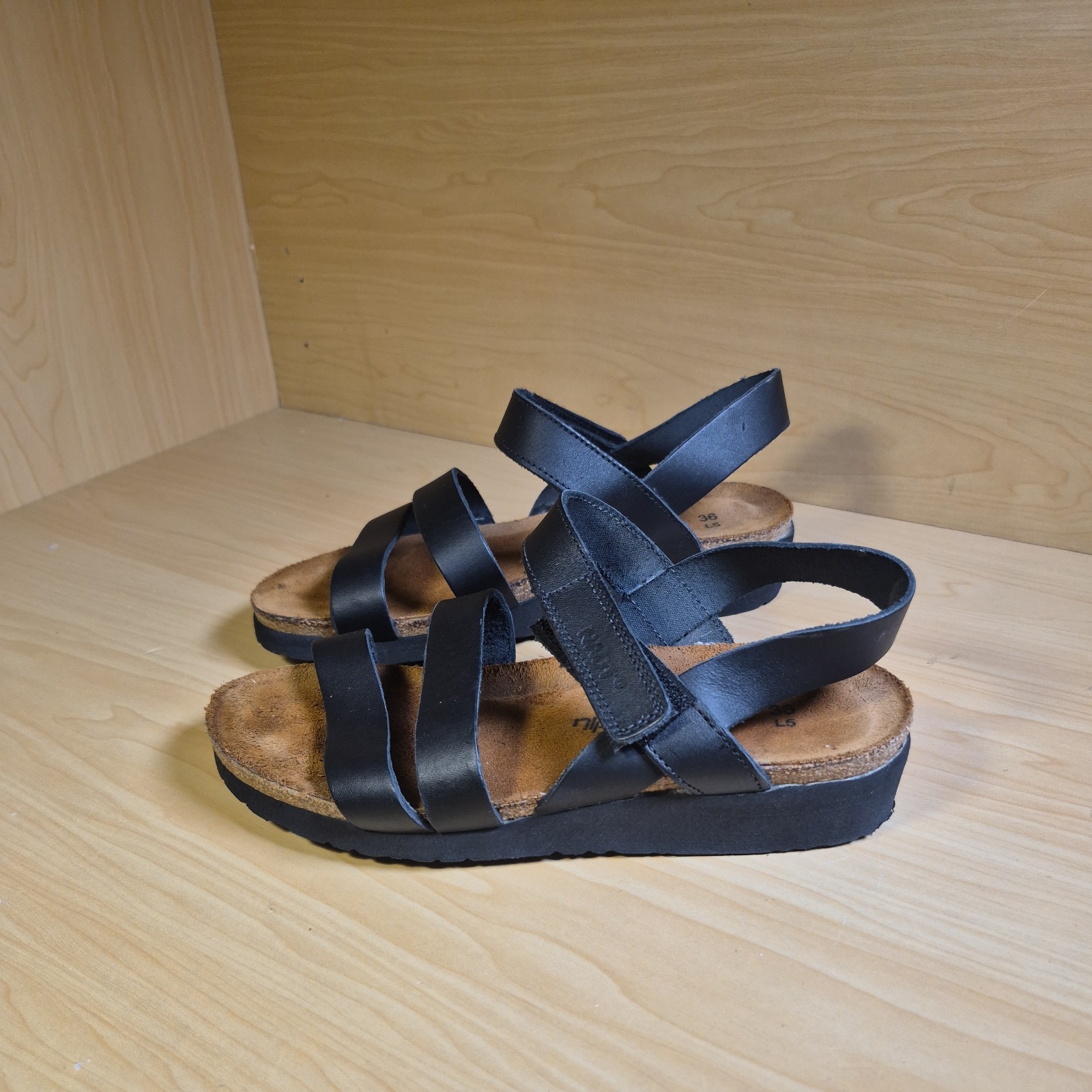 Naot Kayla Black Leather Strap Sandals SZ 36 or U.S SZ 5 5.5