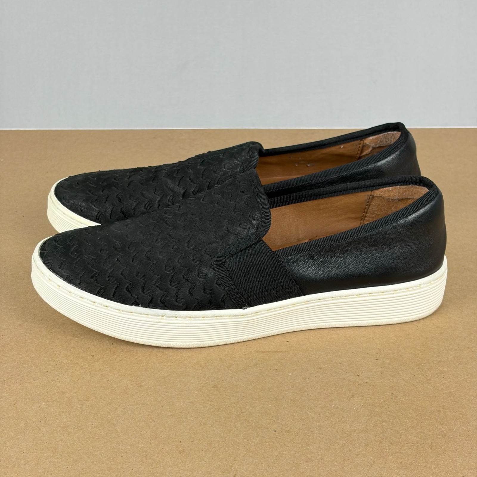 Sofft Somers III Slip On Sneakers Womens 9 Black Leather Textured Casual Comfort