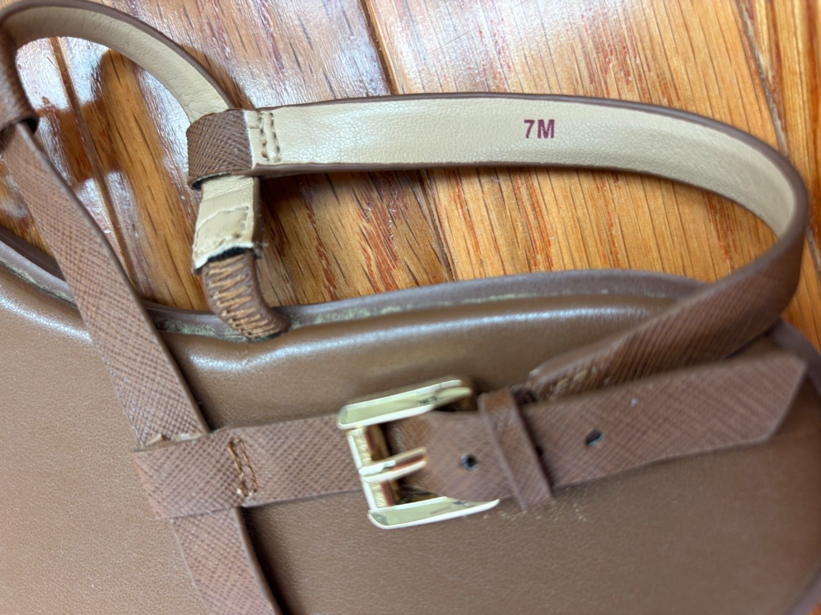 Michael Kors Leather T- Strap Flat sandals Open toe Brown / gold logo ladies 7