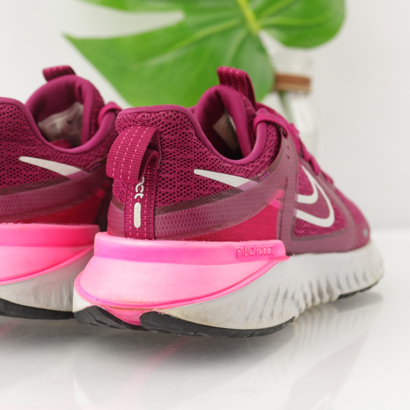 Nike Womens Legend React Running Shoes Size 8 Pink Red White Sneakers Trainers