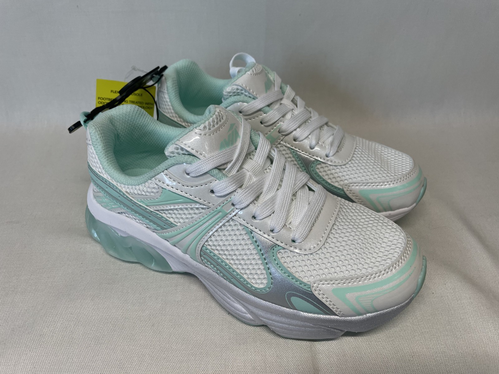 AVIA Women’s Fashion Gel Sneaker White Mint Green, Size: 6 NWT