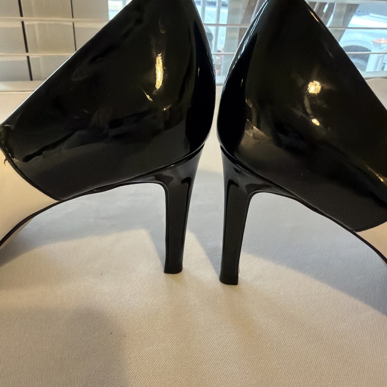 Tahari “Peyton” two-tone pumps Size 7M
