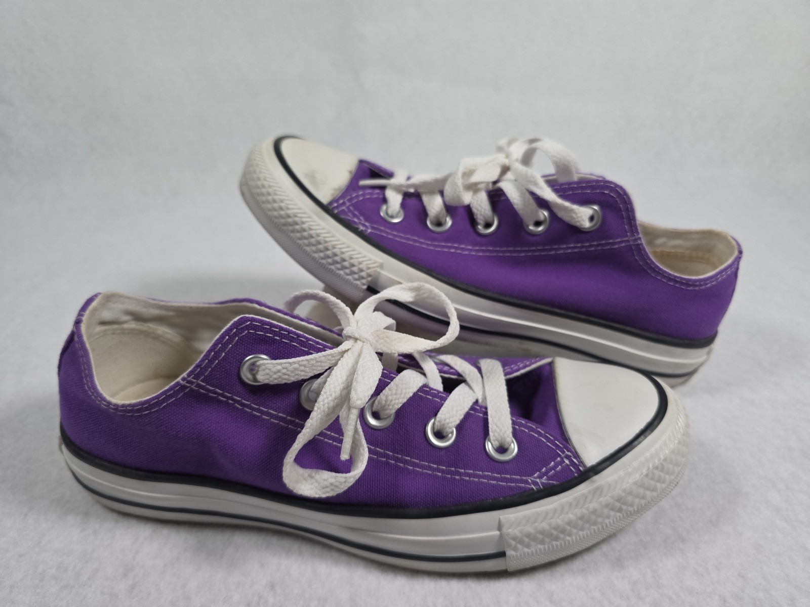Converse Chuck Taylor All Star Low-Top Sneakers Electric Purple Women’s 6 Mens 4