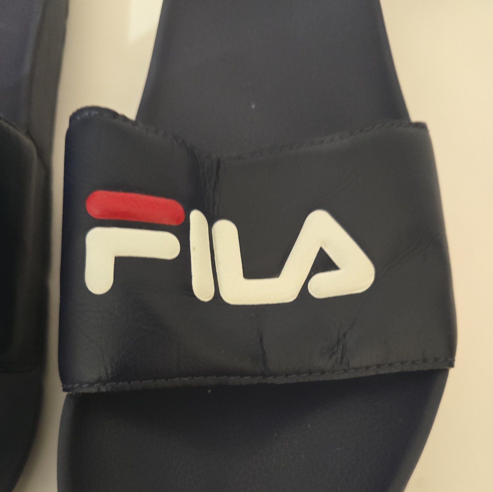 Fila Women’s Fuzzy Drifter Slide Sandal BLACK-Red-White Size 7, 8, 9, 10, New