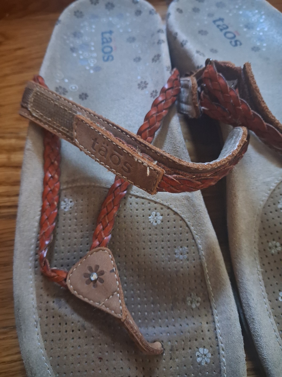 Taos Leather Sandals Women Sz 9 Braided Strap Comfort Split Toe Brown Daisy