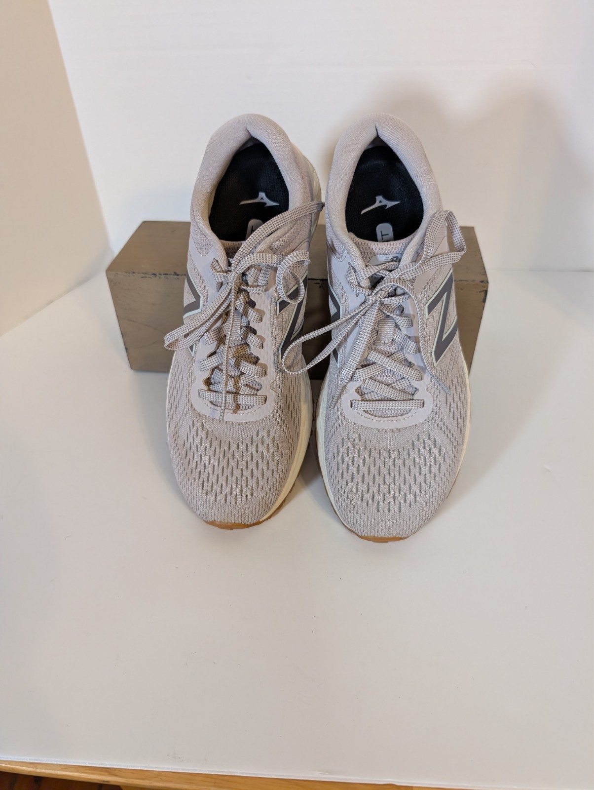 New Balance Grey Lavender Fresh Foam Arishi V2 Sneakers Size 9.5