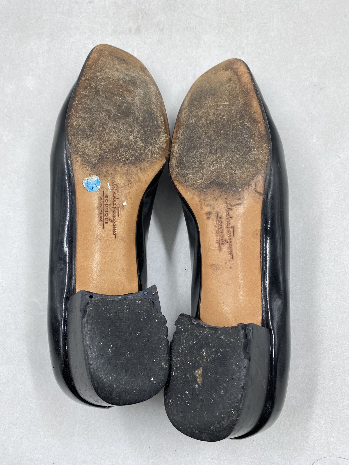 Salvatore Ferragamo Black Patent Leather Grosgrain Bow Pumps COA Size 8 2A