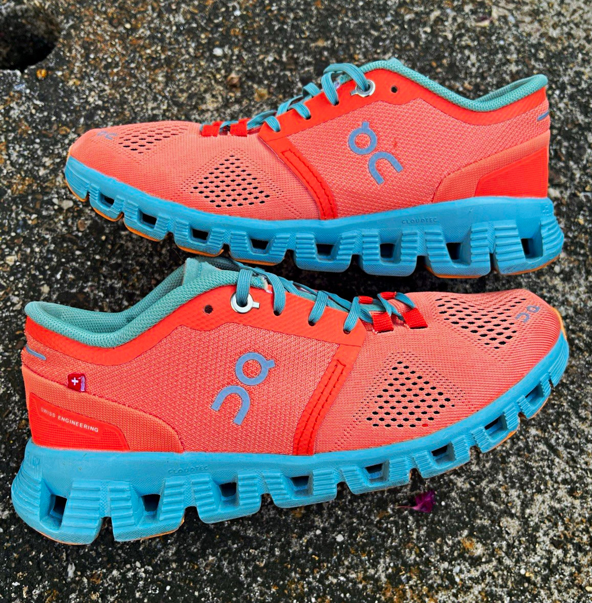 On Cloud Orange and Blue Women’s size 7 pre-owned but lots of life left