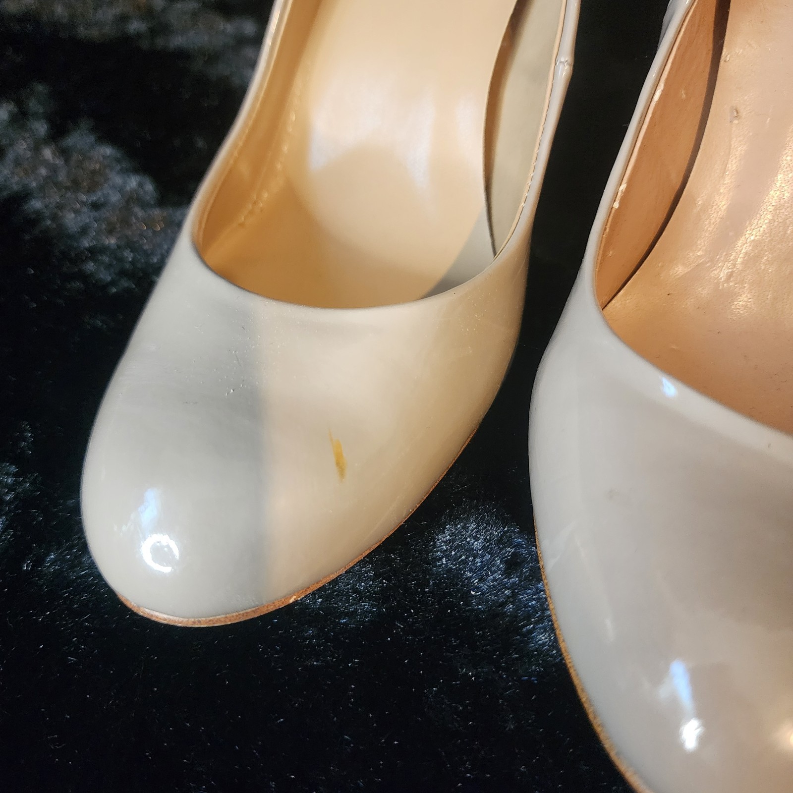 Ann Taylor Nude Size 7M Heels ** Please see Description**