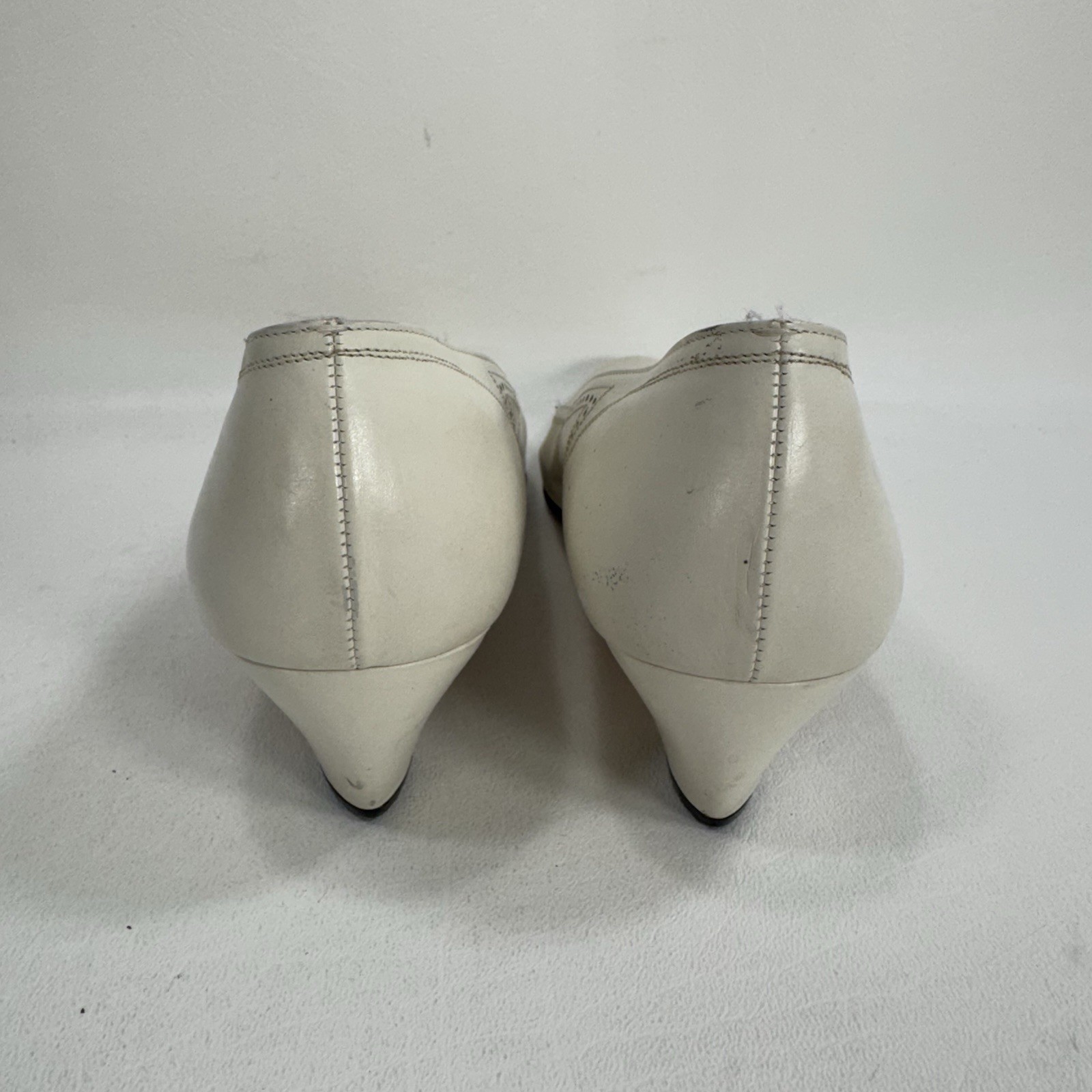 Vintage Salvatore Ferragamo Cream White Women’s Size 9 AAAA Pumps – See Details