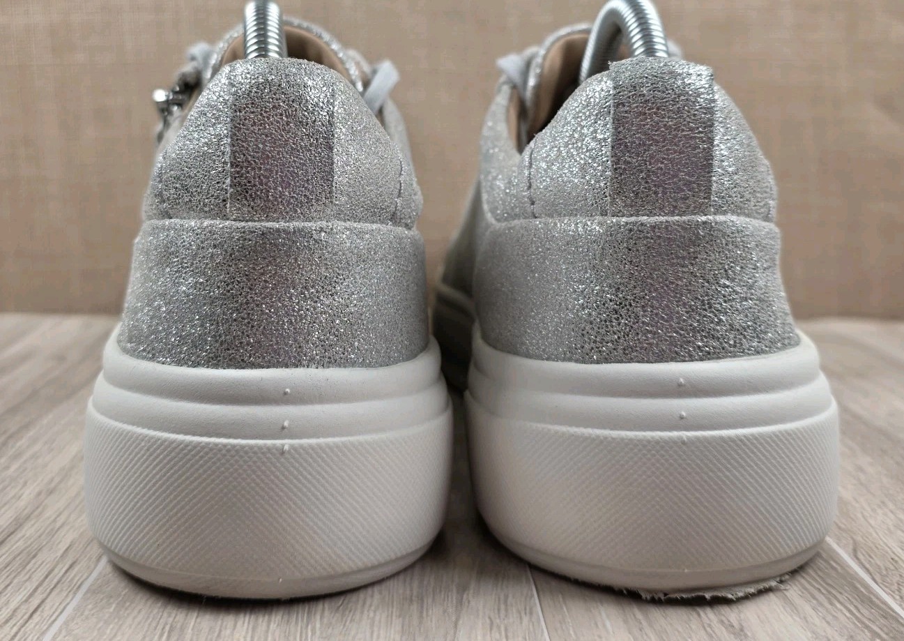 Clarks Artisan Womens 10M Hollyhock Zip Silver Metallic Active Sneakers Shoes