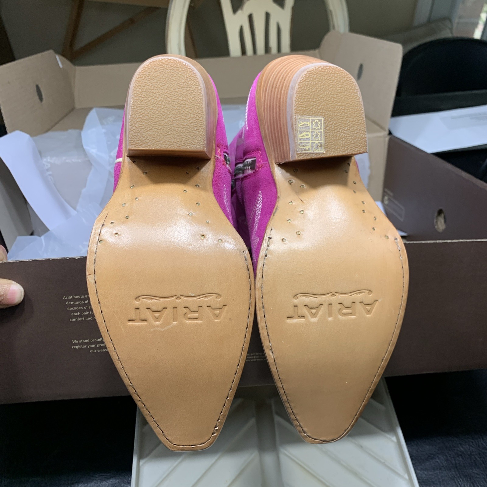 Cowgirl boots Pink Ariat Casanova size 5.5 New In Box Toe X Height 16”
