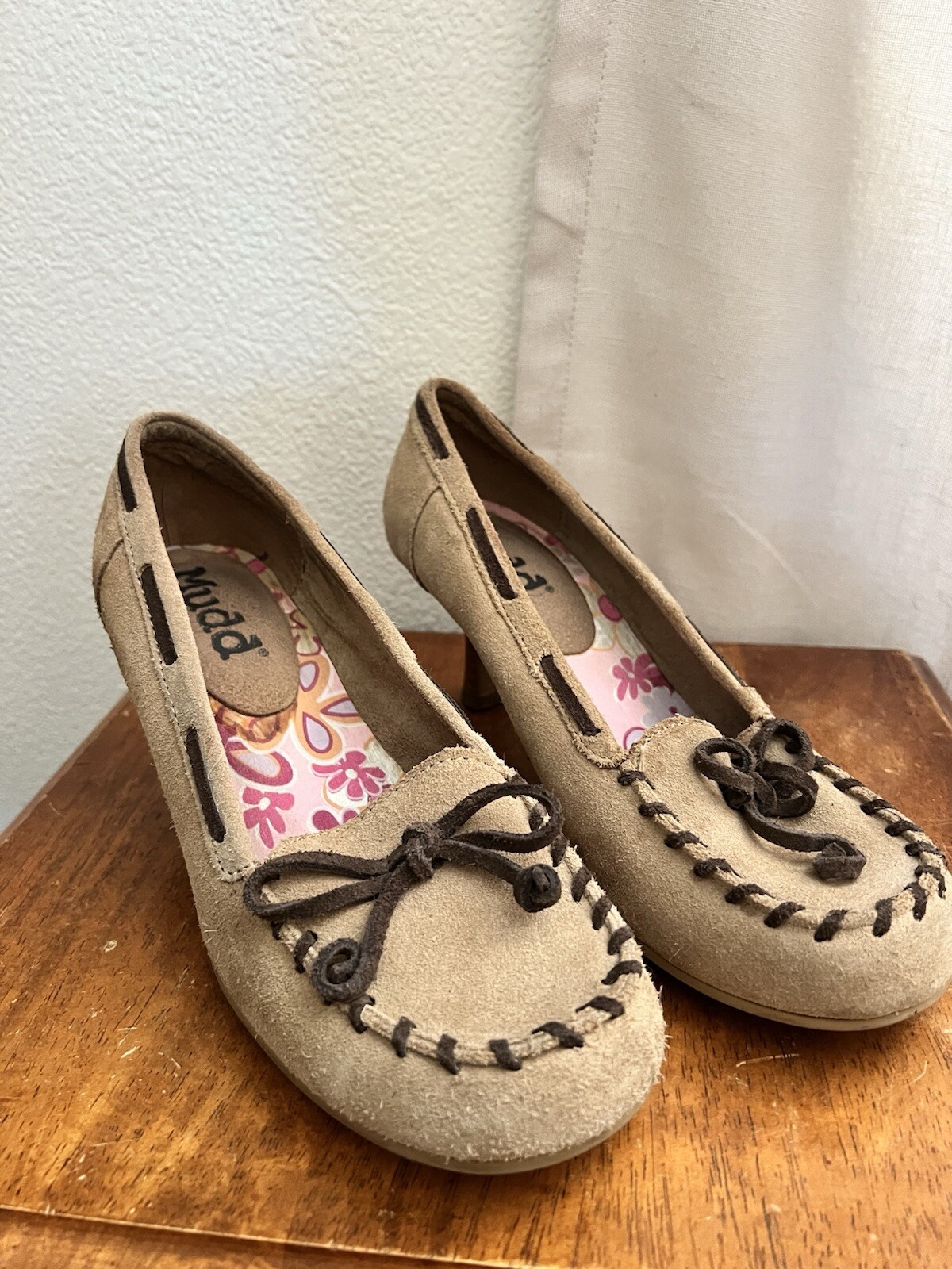 Y2K 2000s Mudd Shoes 8 Kitten Heel Moccasin Tan Suede Leather Slip On Pumps Boho