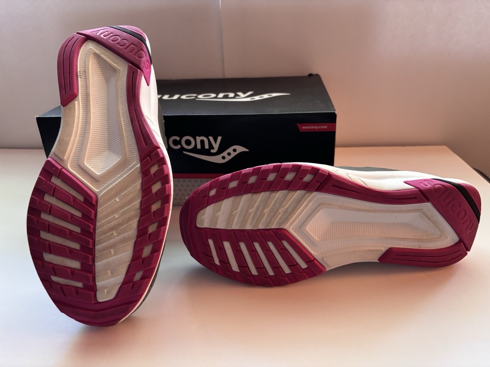 Women’s Size 8 – Saucony Stretch & Go Glide Step In Running Shoes Grey & Pink