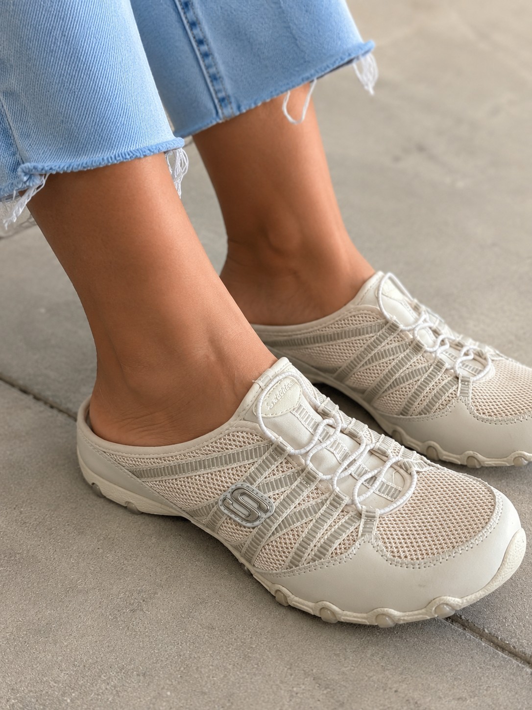 SKECHERS ACTIVE Women’s Size 10 Shoes BIKERS OUT & ABOUT White Slip-On