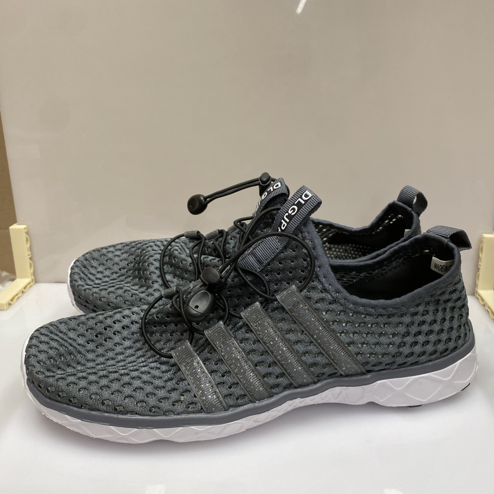 DLGJPA Women’s Lightweight Quick Drying Water Shoes for Beach Water Sports Sz 41