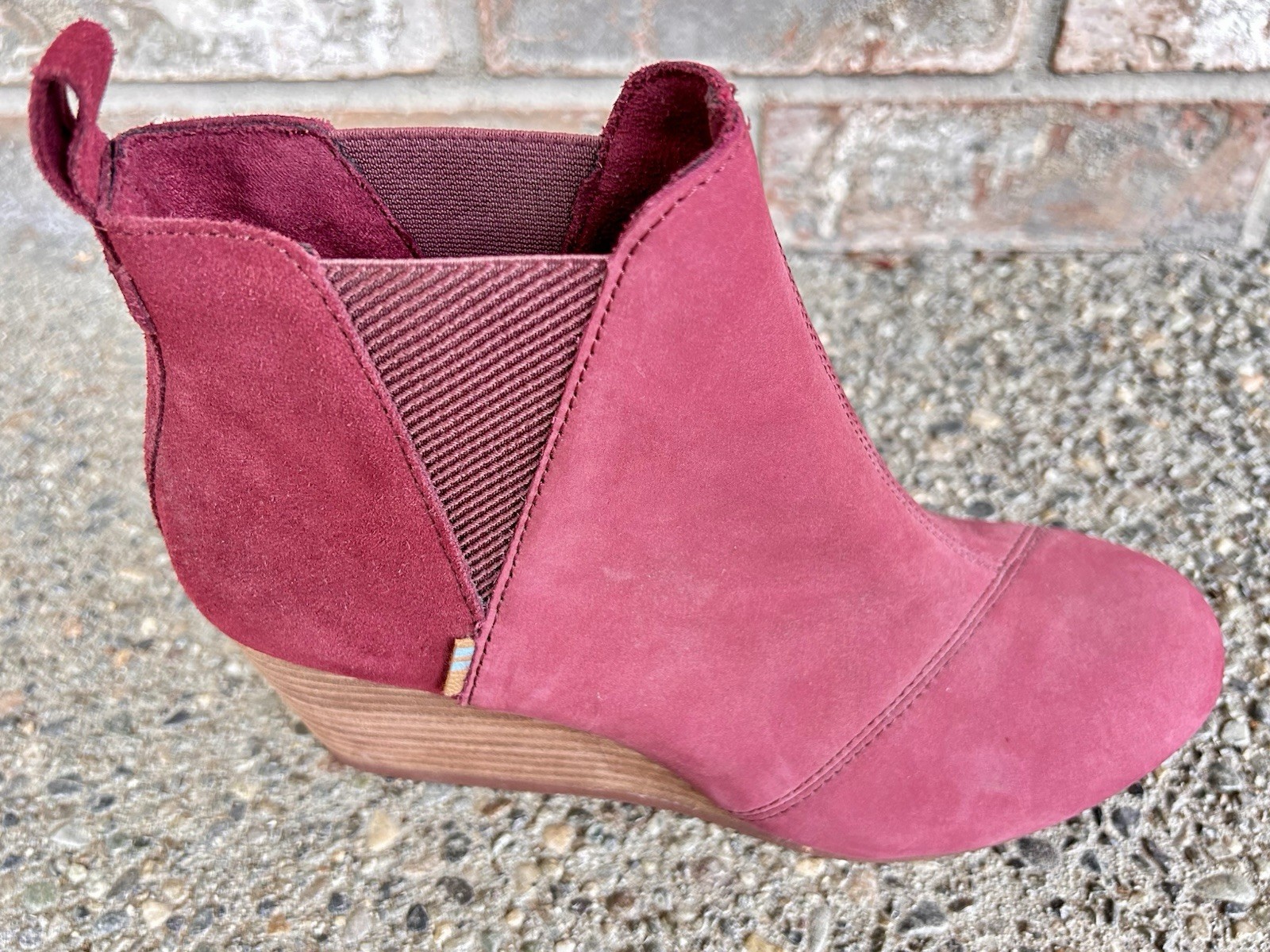 TOMS Kaia Womens Ankle Booties Sz 8 Rose Suede Slip On Round Toe Wedge “MINT”