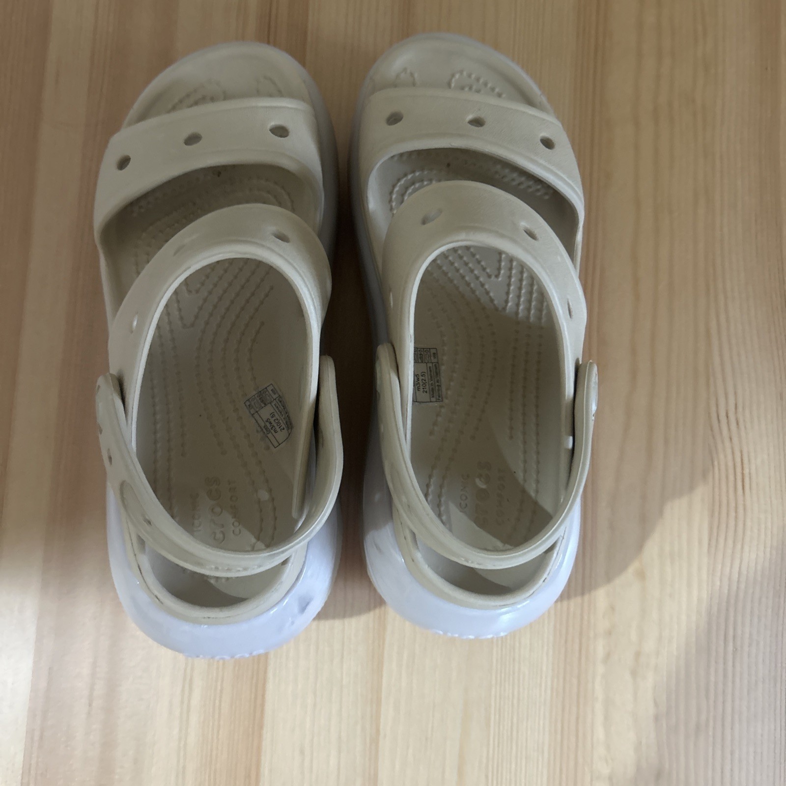 Crocs Mega Crush Platform Clogs Size 5 Chai Tan Comfort Slip On Chunky Spring