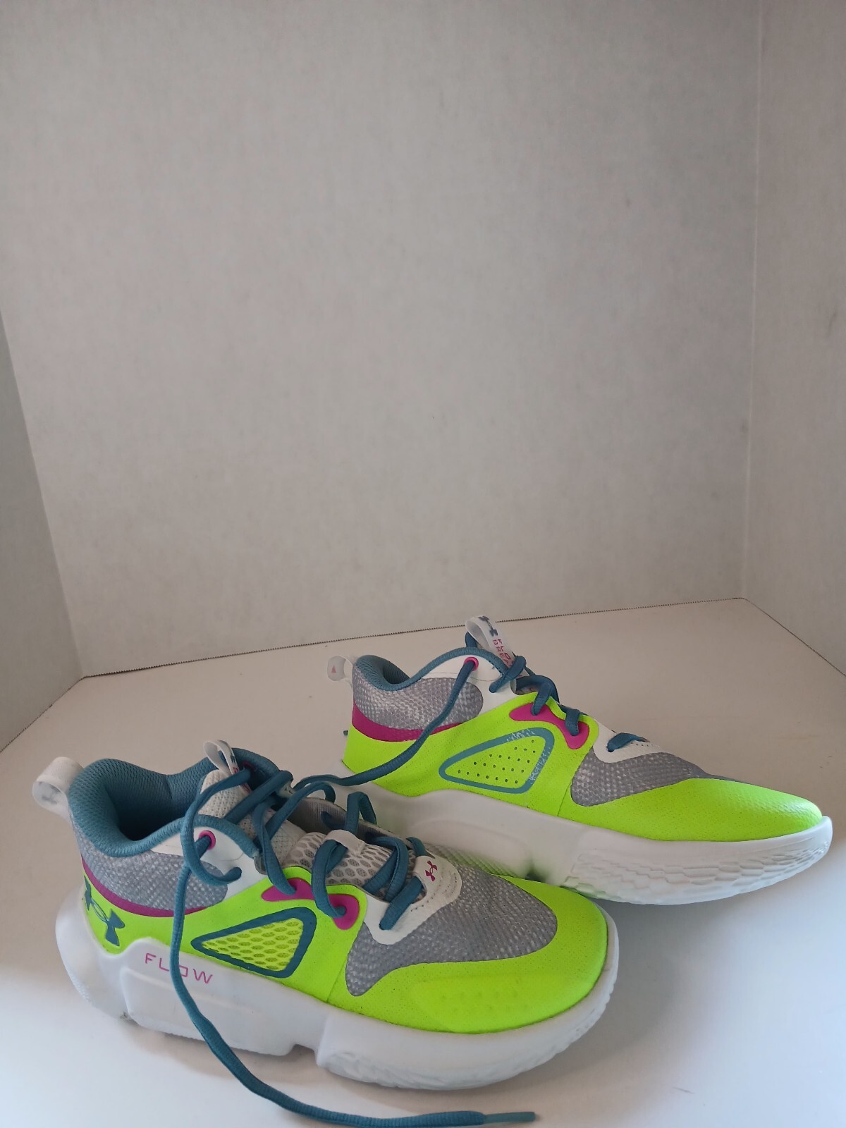 Under Armour Flow Breakthrough Women’s Shoes. Colorful. Size 6.5.