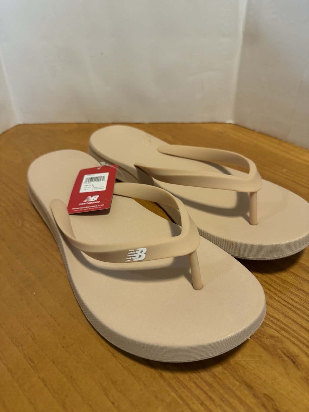 New Balance Unisex Flip Flops Women’s 13 B Slippers White Oak Beach