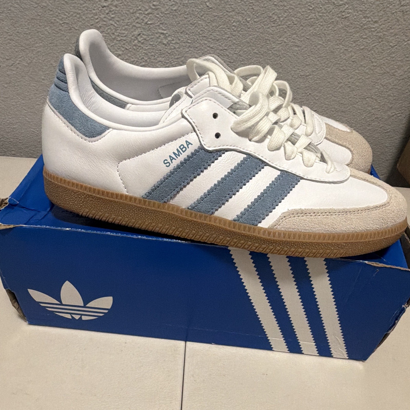 adidas Samba OG Women’s Low Top Sneakers White/Ash Blue Gum JS1391