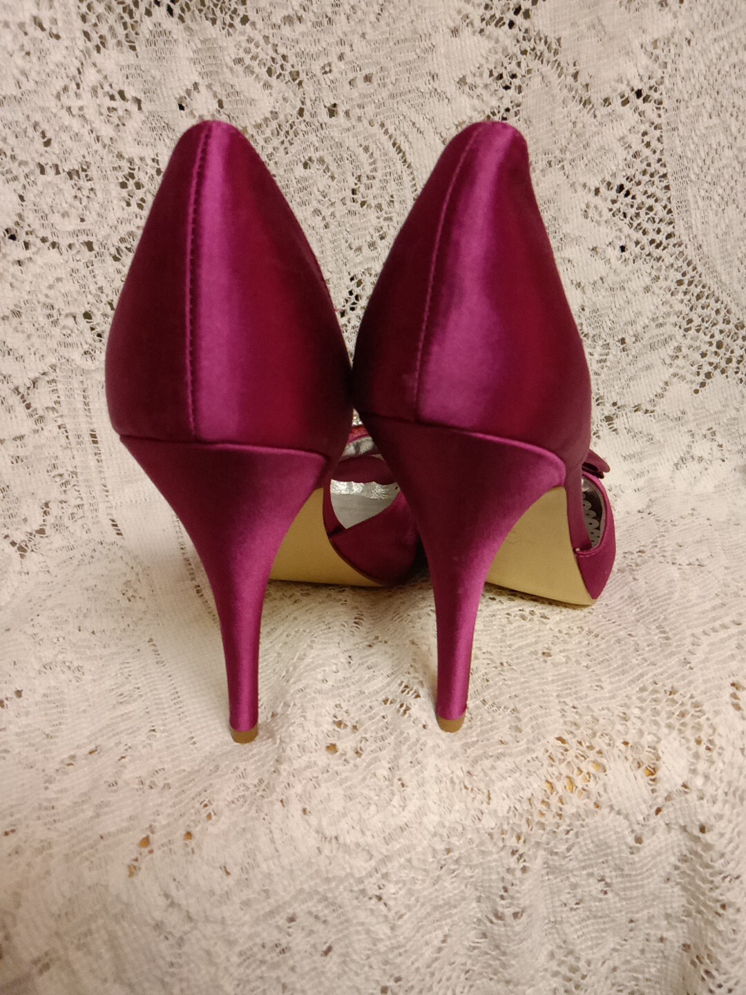 Lulu Townsend Satin Heels Bow Peep Toe Hot Pink 9 1/2 M 4″ See Description