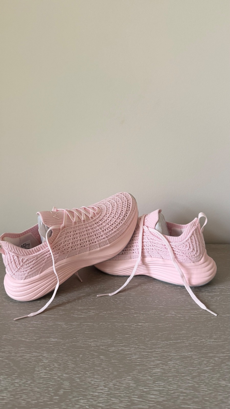 Women’s APL sneaker 7.5