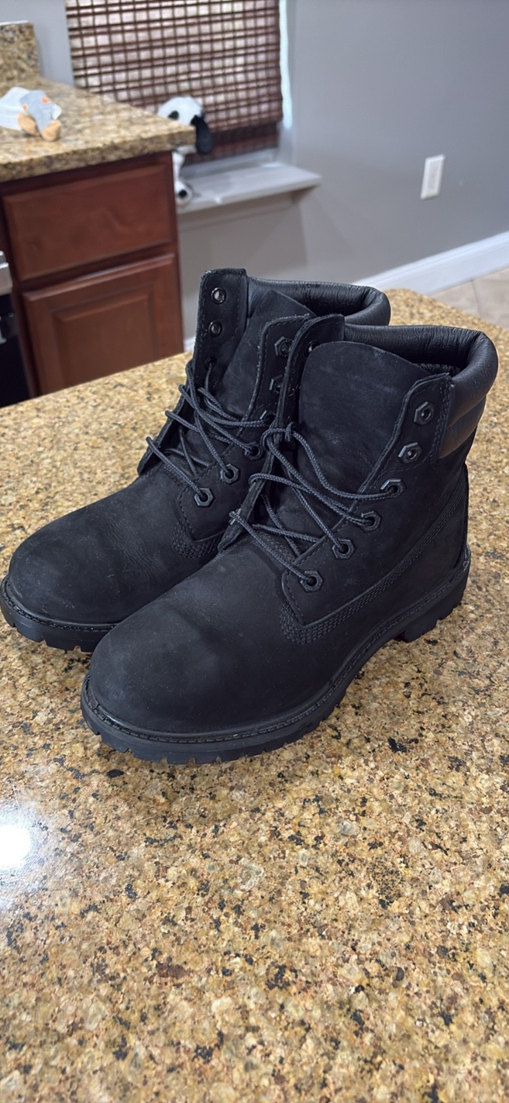 womens timberland boots size 7 waterproof, all black, only worn 4 times