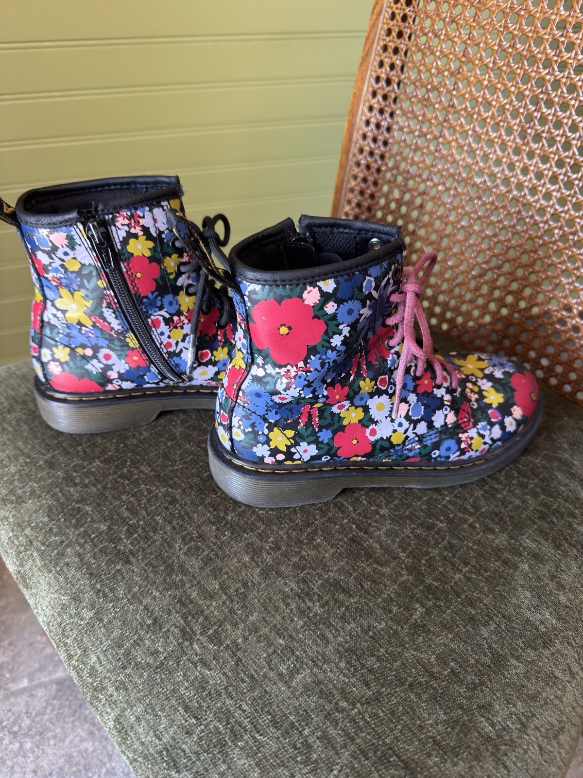 Dr. Martens 1460 Wanderflora Floral Boots – Y2K Style Authentic Dr. Martens 1460
